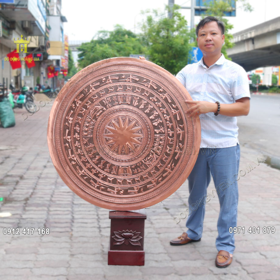 Mặt trống đồng đỏ th&iacute;ch hợp trưng b&agrave;y tại kh&ocirc;ng gian ph&ograve;ng kh&aacute;ch, ph&ograve;ng l&agrave;m việc 
